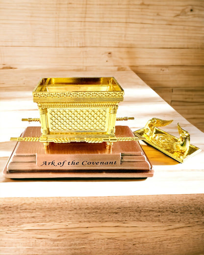 Majestátní Miniatura Archy Smlouvy ve Zlatém Rámu 11,2 x 5,8 x 7,3 cm - Exkluzivní archa, Dekorace ve Zlatém Vydání