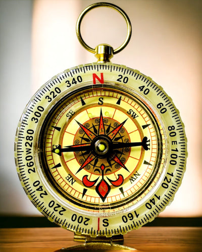Vodotěsný Mosazný Kompas se Svítícím Efektem - Nezbytnost pro Pěší Turistiku a Kempování, personalizace gravírováním