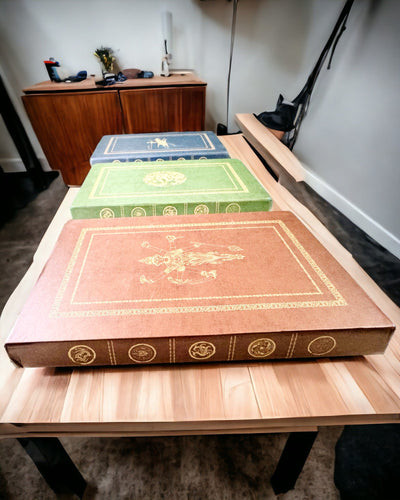 Vintage hnědý zápisník s ozdobným obalem ve stylu retro – Zápisník průzkumníka – Hnědý, Vintage