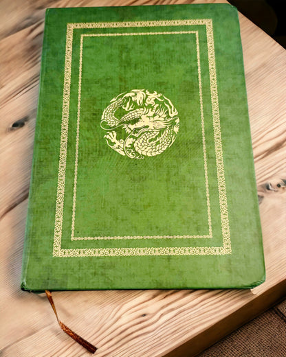 Zelený ozdobný zápisník s motivem draka - Fantasy inspirace, s gravírováním