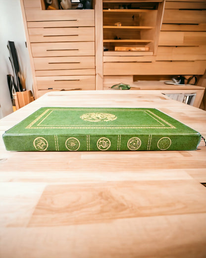 Zelený ozdobný zápisník s motivem draka - Fantasy inspirace, s gravírováním
