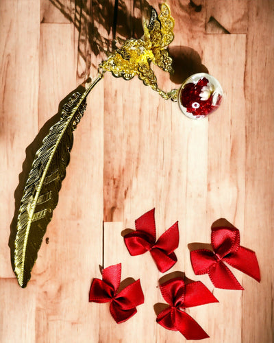 Kreativní kovová záložka do knihy Retro záložka Vintage - Pero a motýl v barokním stylu