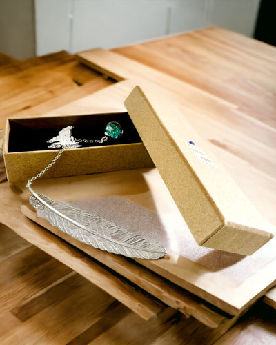 Kreativní záložka do knihy ve stylu retro s motivem pera a motýla – elegantní propagační dárek, barva stříbrná/modrá