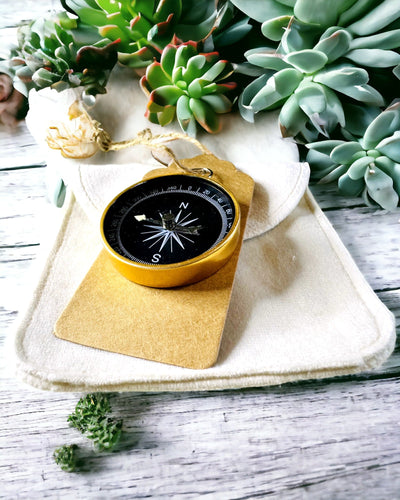 Kompaktní navigační kompas s kovovým povrchem – Nezbytnost každého cestovatele, s gravírováním