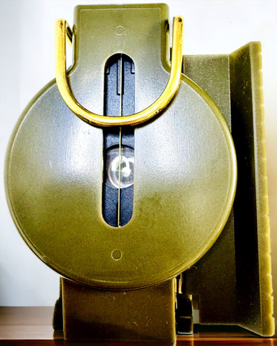 Vodotěsný Kompas Navigační s Vysokou Přesností v Barvě Armádní Zelené – Spolehlivý v Orientaci, možnost gravírování