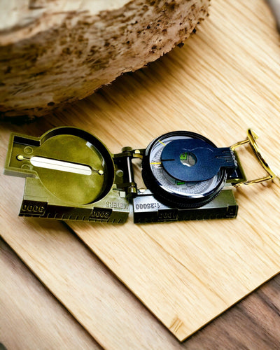 Vodotěsný Kompas Navigační s Vysokou Přesností v Barvě Armádní Zelené – Spolehlivý v Orientaci, možnost gravírování