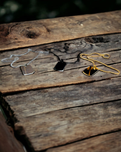 Náhrdelník s Dog Tag "Tři Odstíny Stylu" - Identifikační známka - Elegantní Přívěsek z Nerezové Oceli s Možností Gravírování