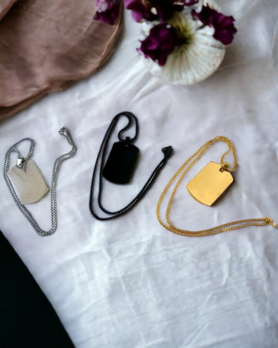 Náhrdelník s Dog Tag "Tři Odstíny Stylu" - Identifikační známka - Elegantní Přívěsek z Nerezové Oceli s Možností Gravírování