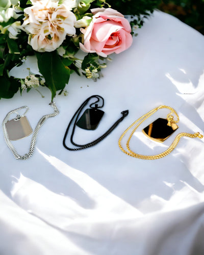 Náhrdelník s Dog Tag "Tři Odstíny Stylu" - Identifikační známka - Elegantní Přívěsek z Nerezové Oceli s Možností Gravírování