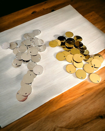 Kulatý přívěsek z nerezové oceli jako dárek s možností personalizace, gravírování