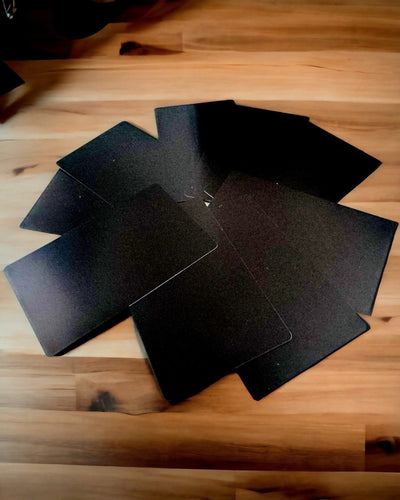 Exkluzivní Černá Kovová Vizitka s Možností Personalizace – Ideální jako Dárek