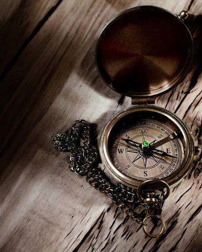 Indický Kompas „Odysseus“ – Retro Průzkumnická Perla s Možností Gravírování