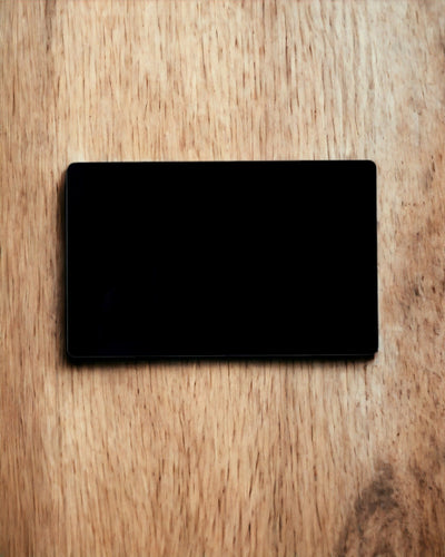 Exkluzivní Černá Kovová Vizitka s Možností Personalizace – Ideální jako Dárek