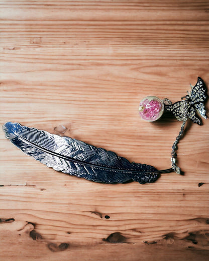 Kreativní záložka do knihy ve stylu retro s motivem pera a motýla – elegantní dárek pro maminku, učitele, propagační, barva stříbrná/růžová