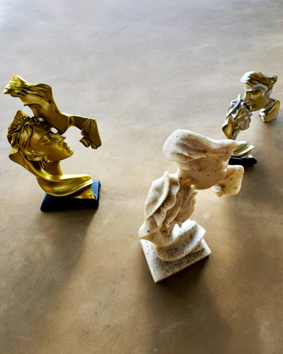 Figurka "Elegance v Kameni" barva zlatá - 13,5 cm výška, Dekorativní s Možností Gravírování