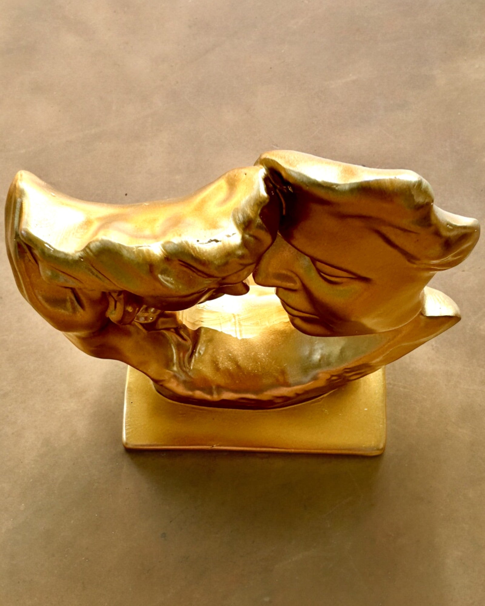 Figurka "Zlaté Spojení" - 13,5 cm výška, Dekorativní s Možností Gravírování