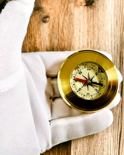 Navigační kompas s možností gravírování, mosazný, klasický design – 5 cm
