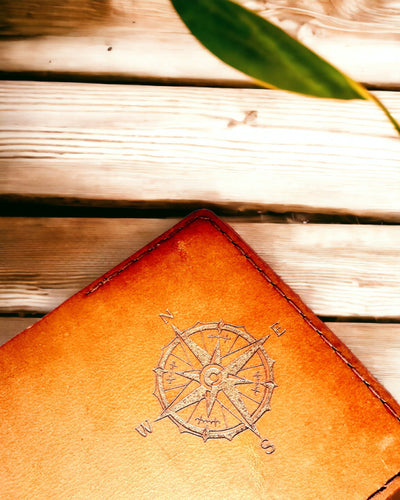 Pouzdro "Cestovatele" - Kožené pouzdro na pas, personalizace gravírováním - 2 barevné varianty
