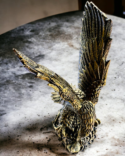 Orzeł Królewski – Dekorativní Figurka z Pryskyřice s Možností Gravírování