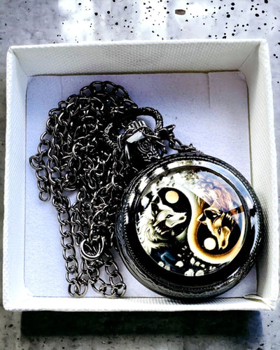 Kapesní hodinky "Mystic Wolves" s možností personalizace gravírováním