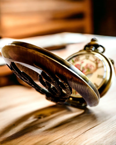 Kapesní hodinky Lesní Strážce - Elegantní hodinky s motivem jelena, možnost personalizace gravírováním