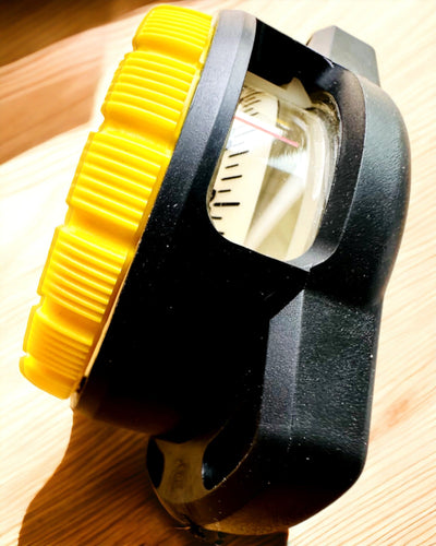 Kompas pro potápění AquaGuide - vodotěsný kompas s funkcí luminiscence s pružným páskem, možnost personalizace