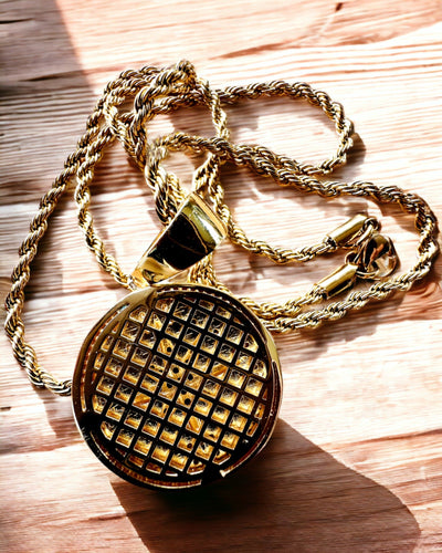 Náhrdelník s přívěskem kompasu ve stylu glamour s kubickými zirkony pro ženy a muže - zlatá barva, gravírování