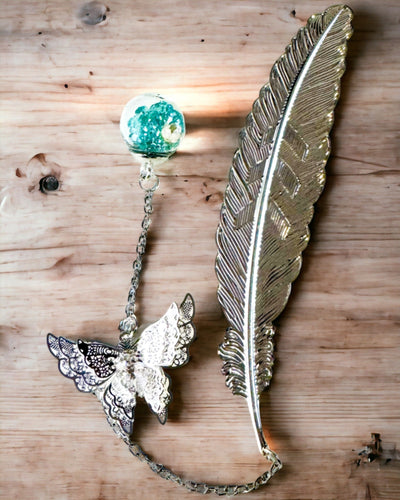 Kreativní záložka do knihy ve stylu retro s motivem pera a motýla – elegantní propagační dárek, barva stříbrná/modrá