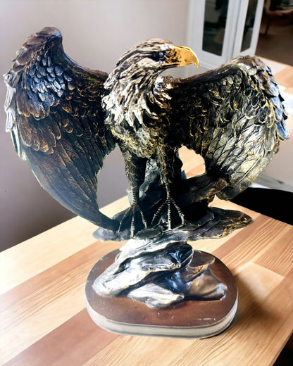Dekorativní Soška "Létající Orel" – Majestátní Symbol Síly a Svobody
