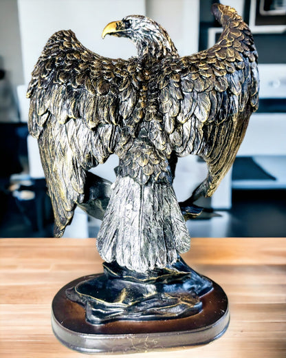 Dekorativní Soška "Létající Orel" – Majestátní Symbol Síly a Svobody