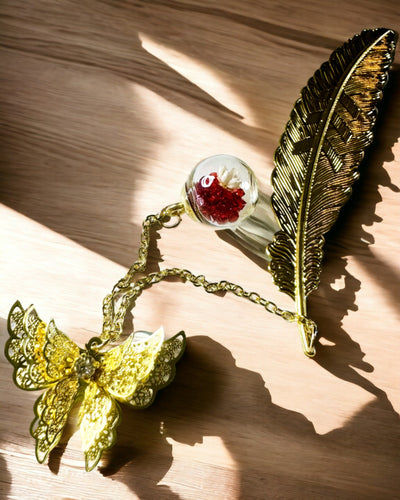 Kreativní kovová záložka do knihy Retro záložka Vintage - Pero a motýl v barokním stylu