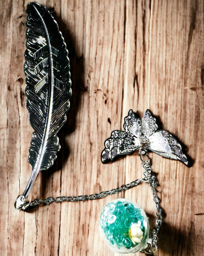 Kreativní záložka do knihy ve stylu retro s motivem pera a motýla – elegantní propagační dárek, barva stříbrná/modrá