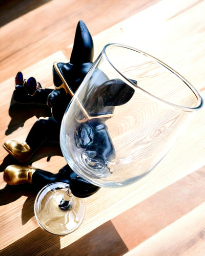 Exkluzivní figurka "Stylový Bulldog", černá barva, stojan na sklenici vína nebo šampaňského, personalizace gravírováním