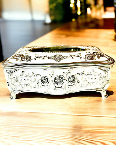 Krabička na kapesníky s reliéfním vzorem růže - elegantní doplněk do interiéru, bílá