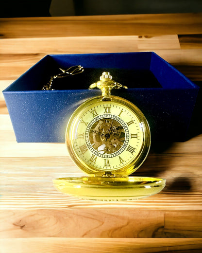 Retro vyřezávané kapesní hodinky s ručně natahovaným mechanismem, zlatá barva s římskou stupnicí a svítícím ciferníkem, vintage styl