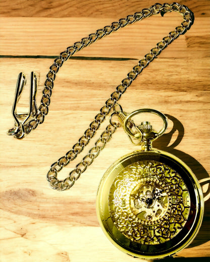 Retro vyřezávané kapesní hodinky s ručně natahovaným mechanismem, zlatá barva s římskou stupnicí a svítícím ciferníkem, vintage styl