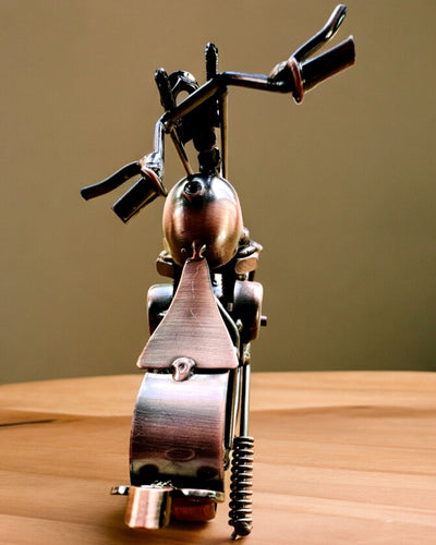 Ručně Vyrobený Kovový Model Motocyklu „Chopper“ – Personalizace a Gravírování jako Dárek