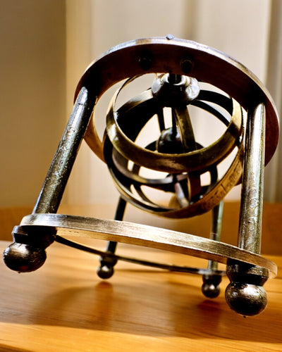 Astronomické hodiny „Kosmická harmonie“ - možnost personalizace gravírováním