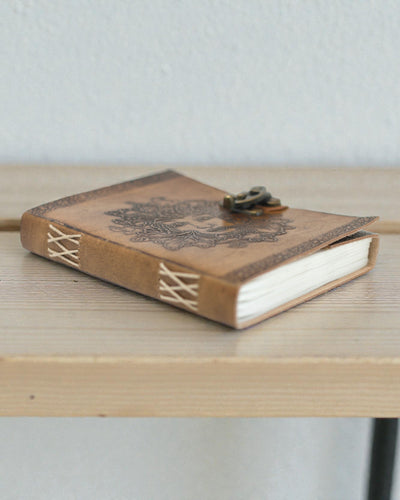 Sylva Spirit – Skórzany Notatnik Greenman z Metalowym Zapięciem