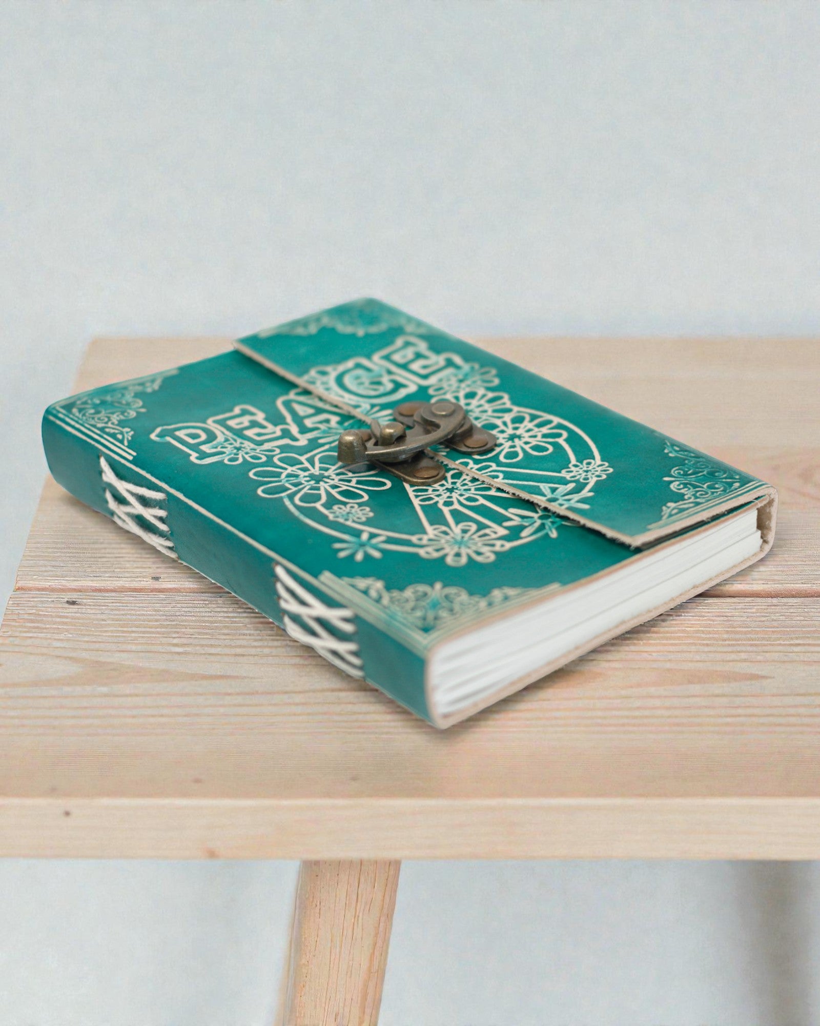 Tyrkysový Kožený Zápisník „Mír” se Zámkem – Harmonie a Klid (18 x 13 cm)