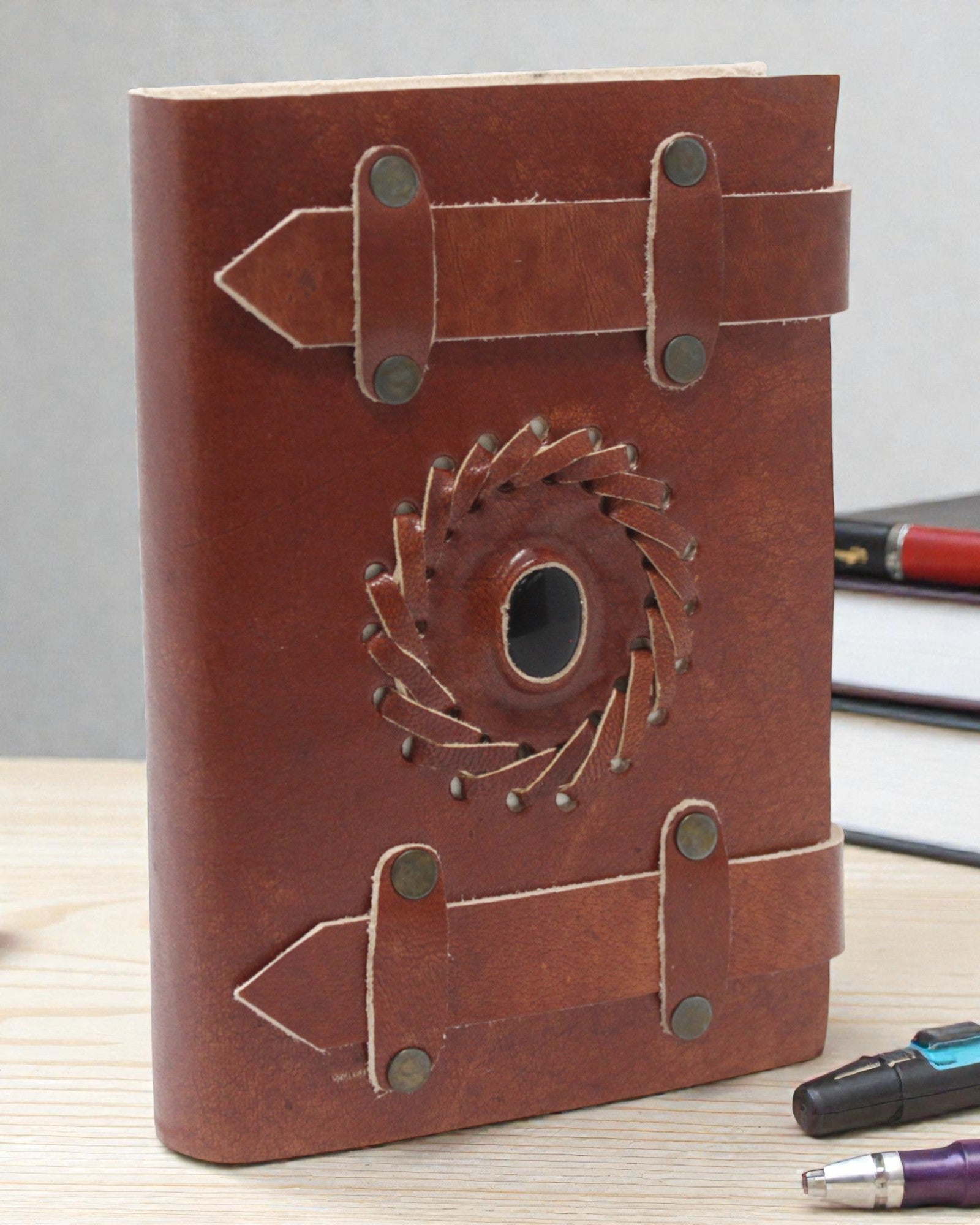 Skórzany Notatnik Czarny Onyks z Paskami – 15x10 cm