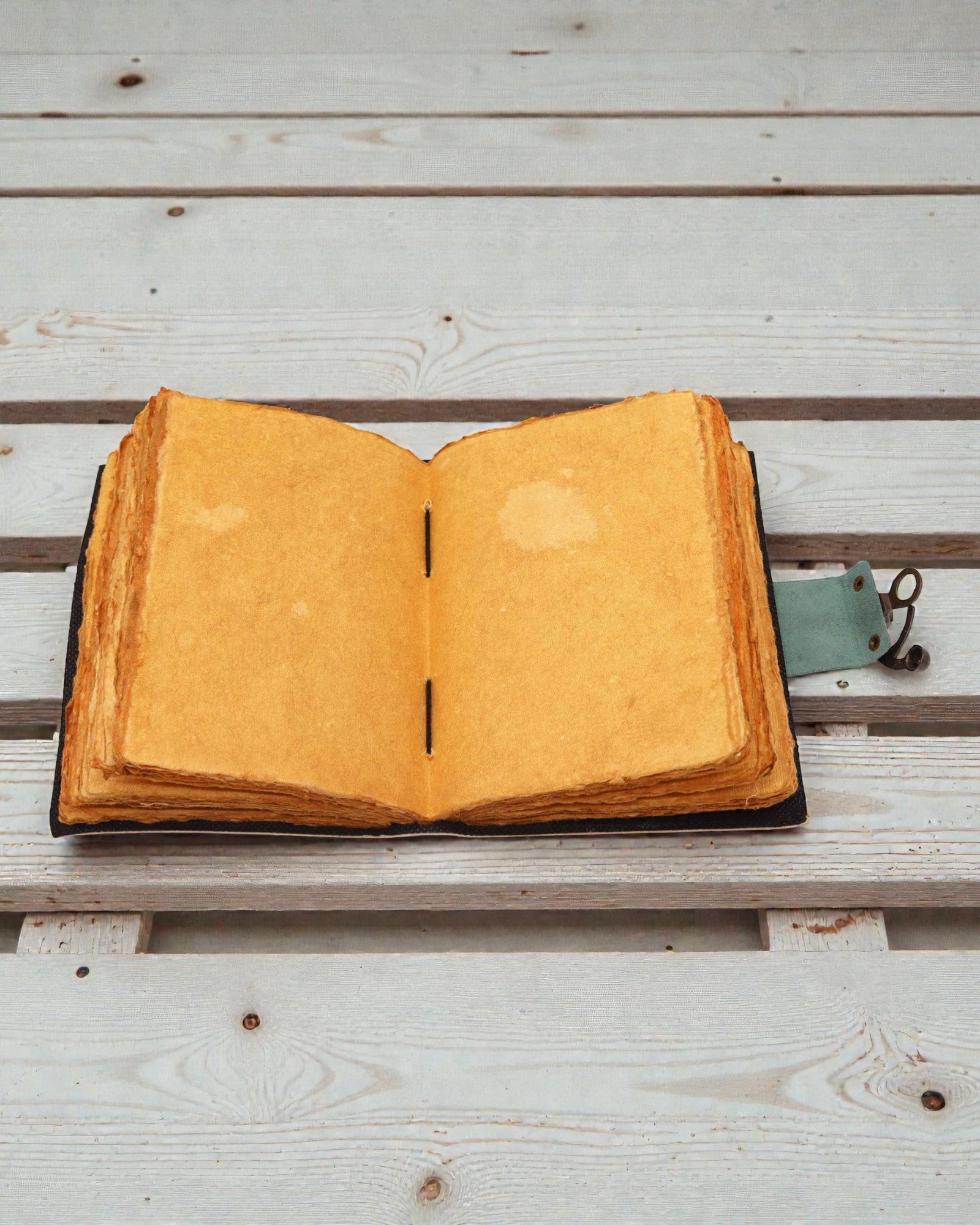 Kožený zápisník Buddha a 7 čaker – deník všímavosti 13 × 18 cm