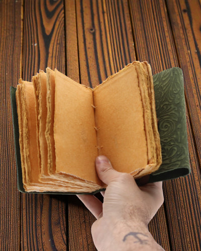 Green Maze Vintage – skórzany notatnik z postarzanymi kartkami 12,7 × 8,9 cm