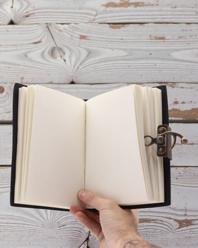 Skórzany Notatnik Motywacyjny Never Give Up On Your Dreams – 17,8 × 12,7 cm