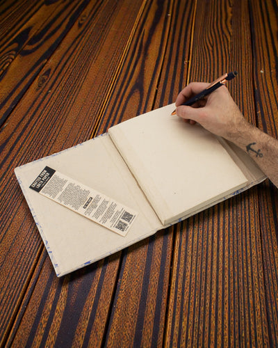 Blue Cotton Cloud – duży notatnik Lokta z niebieską bawełną 21 × 15 cm, 45 kartek