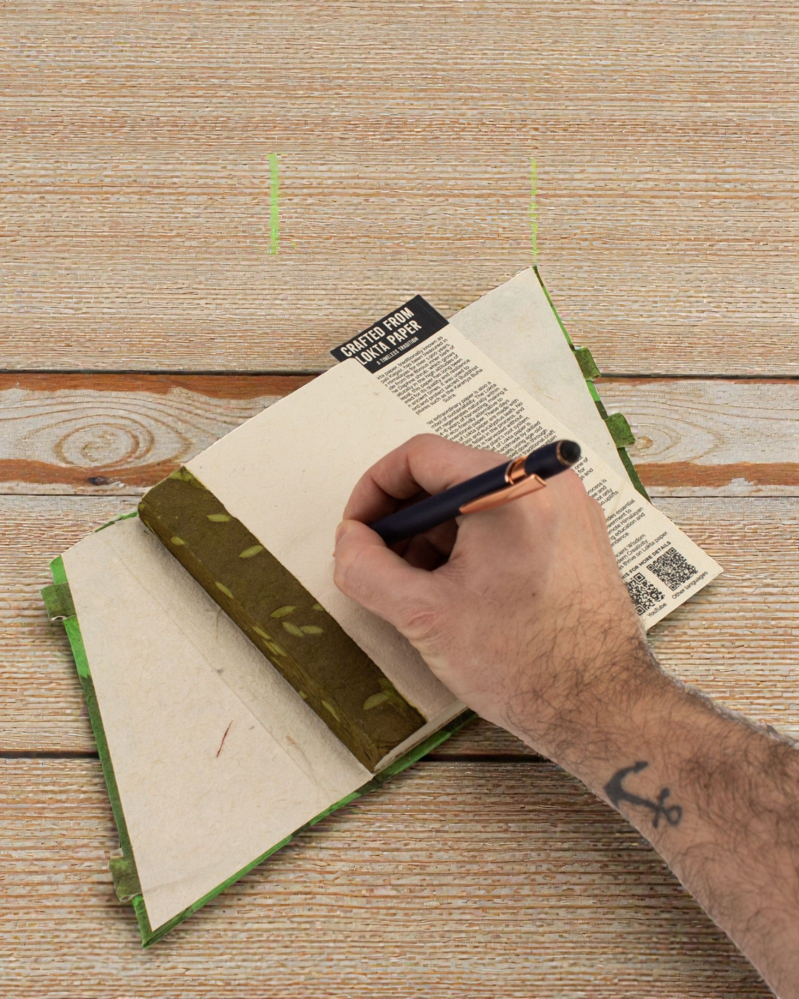 Lokta Forest Whisper z bambusowym zamknięciem – notatnik 15 × 12 cm, 45 kartek, Leśna Zieleń