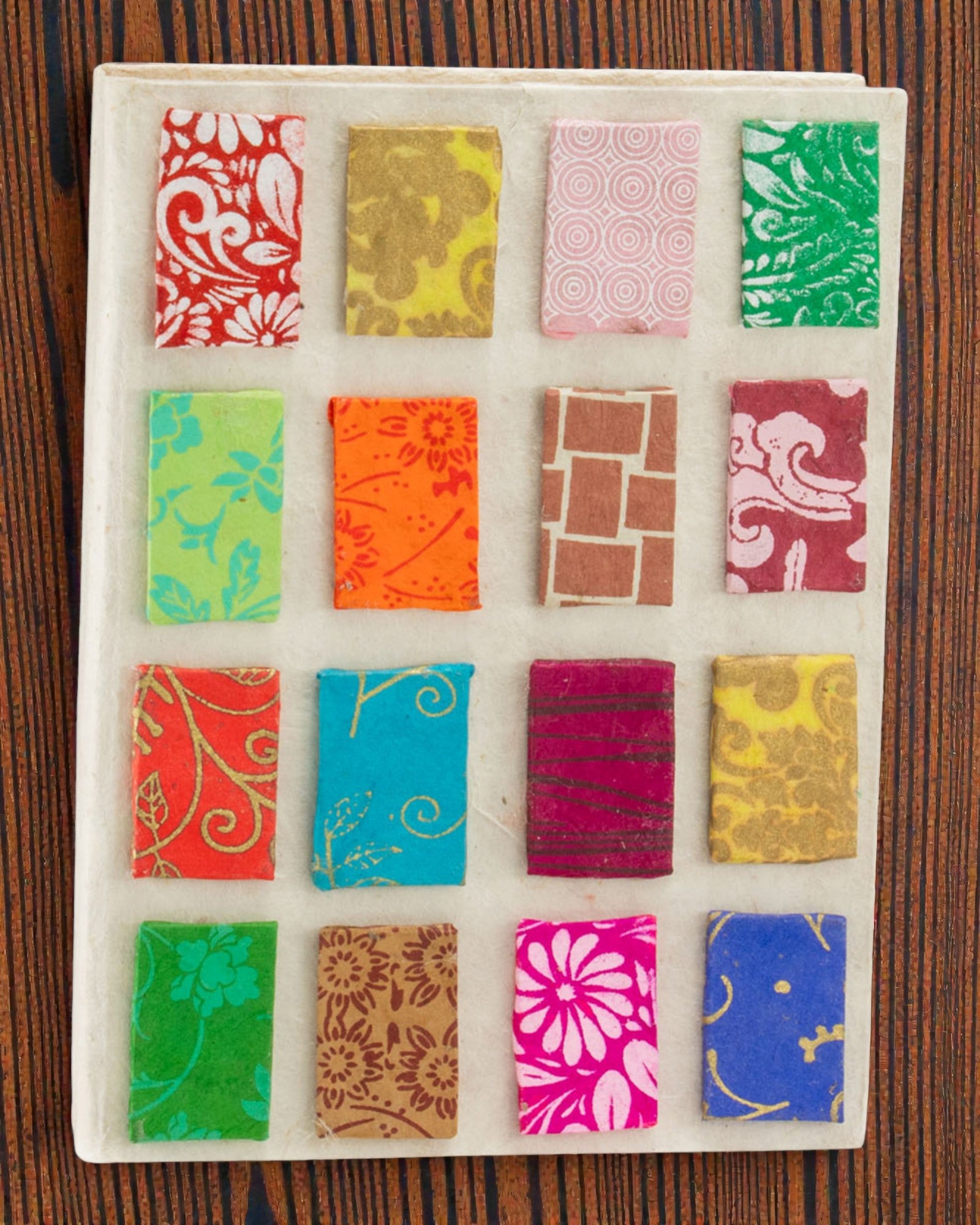 Barevné dlaždice Harmonie – střední zápisník Lokta s motivem mini kachliček 15 × 12 cm, 45 listů