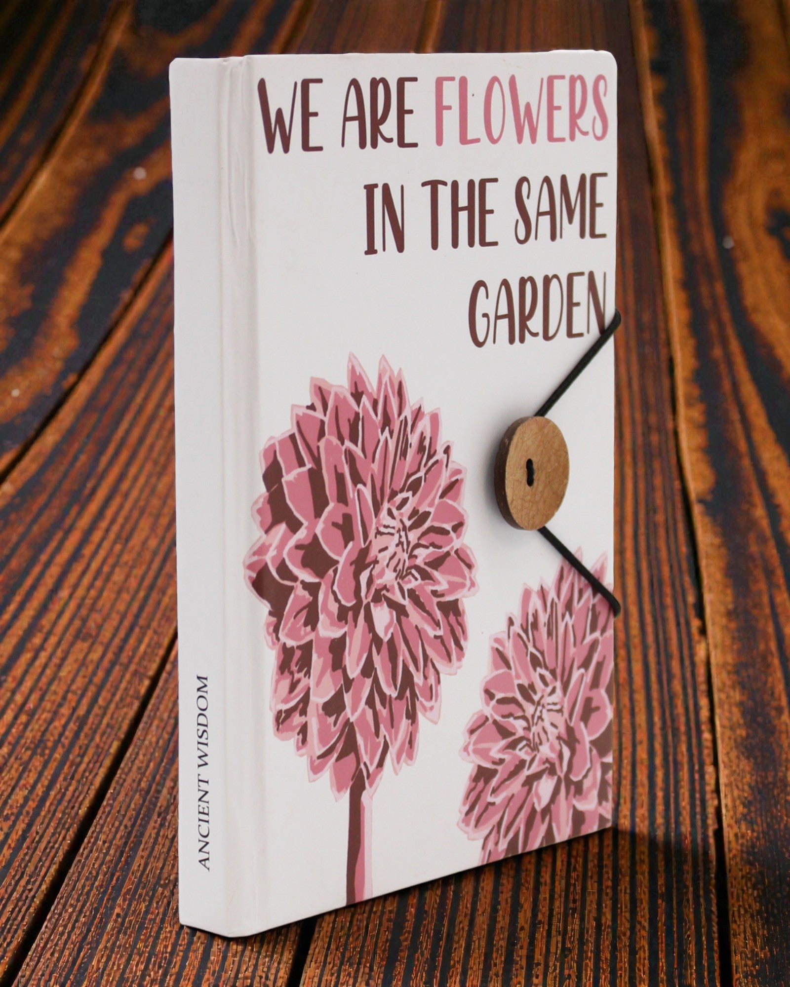 Flowers Together – malý zápisník s páskem a kokosovým knoflíkem 18 × 12,5 cm, 200 stran