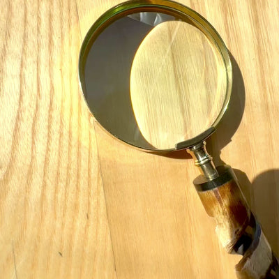 Lupa w oprawie mosiężnej z rączką rogową NC2356 - elegancki prezent z możliwością personalizacji grawerem, szkło powiększające 3,5-krotnie, długość 18,5 cm, średnica 7,5 cm