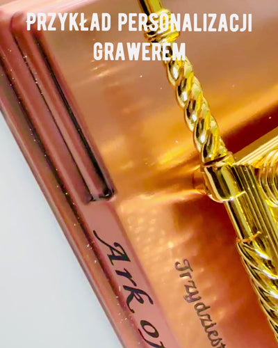 Majestátní Miniatura Archy Smlouvy ve Zlatém Rámu 11,2 x 5,8 x 7,3 cm - Exkluzivní archa, Dekorace ve Zlatém Vydání